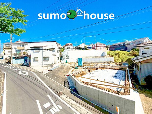 季節の移ろいを感じられる立地。休日は四季を感じながら、ジョギングをしたり、お子様と一緒に遊べる公園がすぐ近くに。わが家のお庭感覚で利用できる公園が近くにあると、お子様も伸び伸び成長してくれますね!