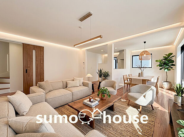 木目の美しさが際立つワックスフリーフローリングを採用し、高級感と日々の手入れのしやすさを両立しました。 無駄のないスッキリとした間取りは、お好みのインテリアをより一層引き立てます。(家具等はCGです)