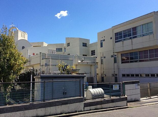 横浜市立恩田小学校（約500m）