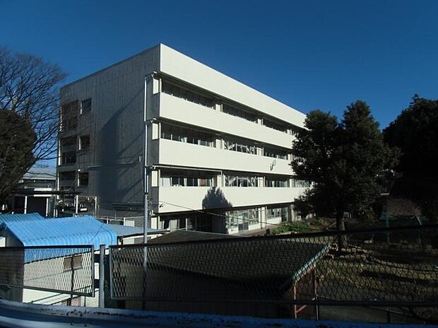 横浜市立獅子ケ谷小学校（約1,110m）