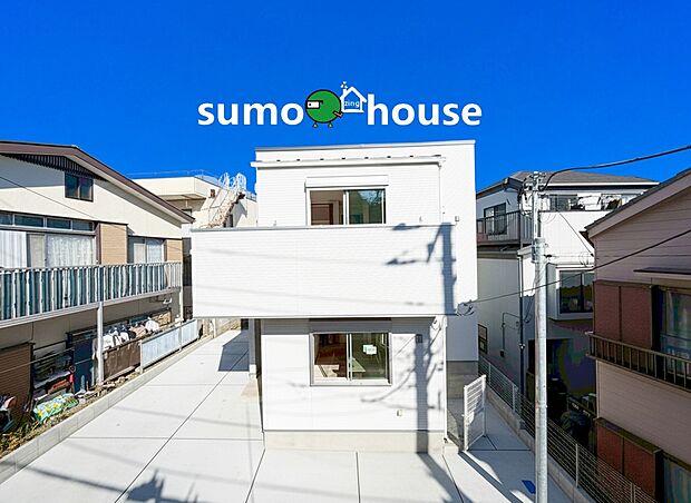 【洗練されたデザイン】四季を通じて自然と触れ合えるスポットが周辺には盛りだくさん！お散歩やジョギング、週末のご家族での遊びに最適です。目の前に広がる開放感とゆとり、暮らしの夢を育む理想の住まいがここにはあります。