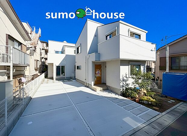 【洗練されたデザイン】閑静な住宅地で子育て家族にピッタリ。毎日のお散歩も快適な緑に恵まれたエリアで、自然に包まれた穏やかな暮らしを実現するための、ゆとりある住環境が整っています。緑の潤いを感じながらホッと生活できそう。