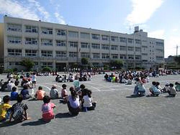 横浜市立山下小学校（約1,000m）