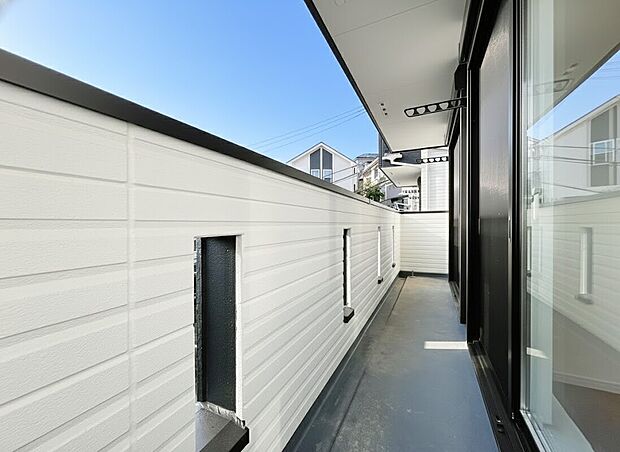 【落ち着いた住環境】毎日のお散歩も快適な緑に恵まれた閑静な住宅地は、伸び伸びスローライフを叶えてくれます。自然豊富な季節の移ろいを身近に感じられる環境で子育てすれば、お子様もきっと素直に成長してくれるはずです！