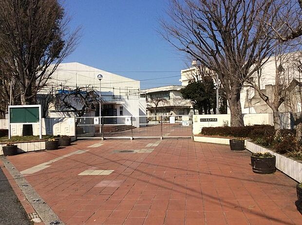 横浜市立寺尾中学校(約1,600m)