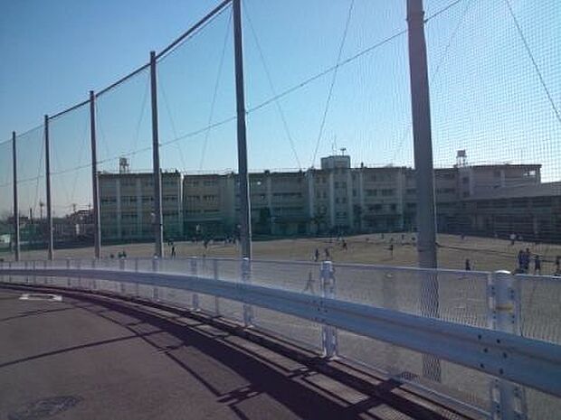 川崎市立犬蔵中学校（約1,500m）