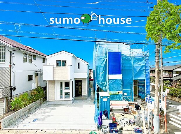 【洗練されたデザイン】建物の重みを面で支える「ベタ基礎」を採用し、高い耐震性と耐久性を確保しました。湿気対策にも優れており、大切な建物の土台をしっかり守ります。長く住む家だからこそ、基本性能の高さに徹底的にこだわりました。