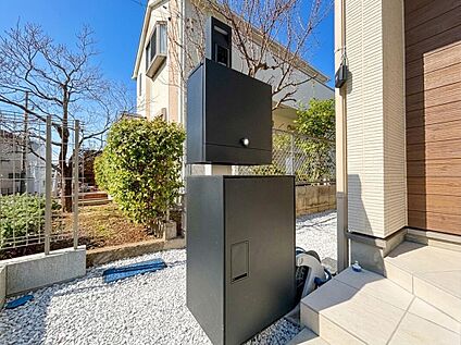 洗練されたデザインの宅配ボックス