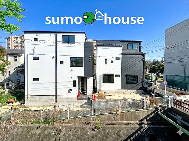 【洗練されたデザイン】深く豊かな緑と爽快な青い空を感じる、まるで杜の中に暮らすような心地よさを存分に堪能いただける邸宅です。最高グレードの設備仕様が標準装備の新築住宅で快適で便利な生活をお送り頂ける一品です。