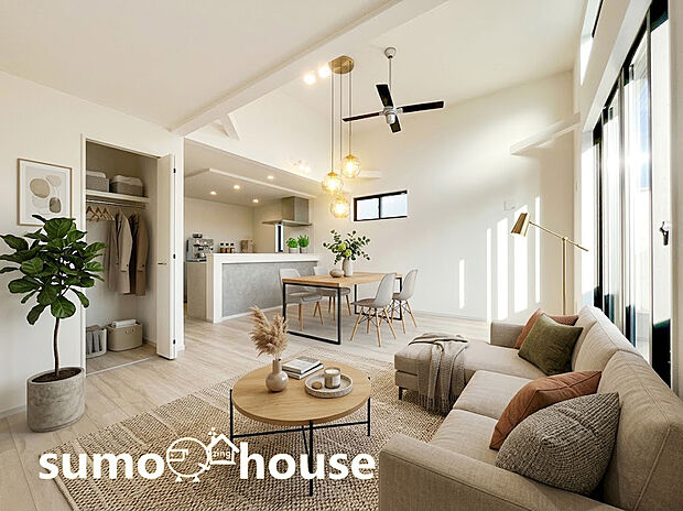 【リビング】リビング全体を見渡せるオープン対面式キッチンを採用し、料理中も家族との会話が弾みます。南側の大きな窓からは豊かな陽光が差し込み、家族が集まるリビングを明るく包み込みます。(家具等はCGです)