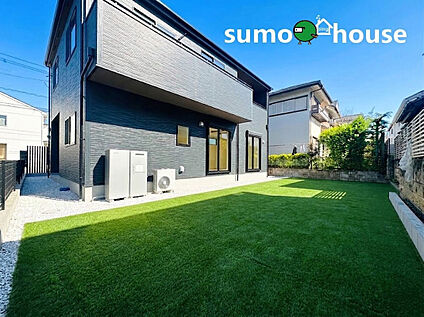 南に広がる庭は家族のプライベート空間