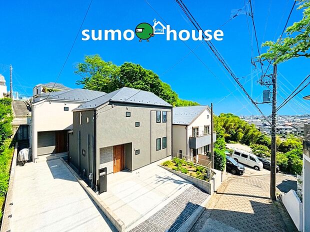 【落ち着いた住環境】まるで一枚の絵画のように、建築そのものが芸術となる住まい。最高峰のデザイナーズ住宅は、素材・空間・光の三位一体によって生み出される静謐と力強さを併せ持つ存在です。