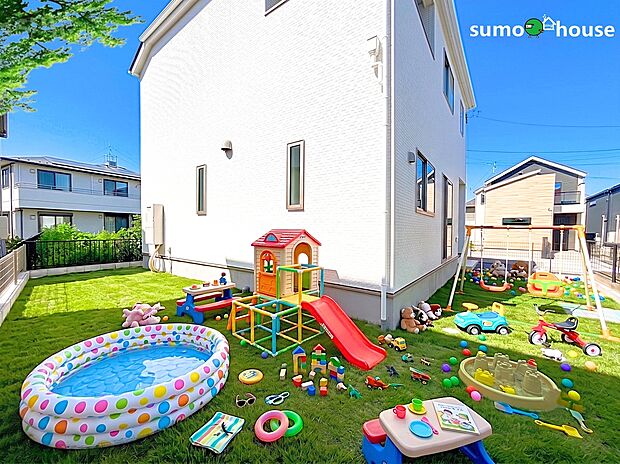 【家族が憩うゆとりの空間】ゆとりの敷地面積が叶える広々としたお庭。お子様とのプールや家庭菜園も楽しめます。自然豊富な季節の移ろいを身近に感じられる環境で子育てすれば、お子様もきっと素直に成長してくれます！(家具等はCGです)