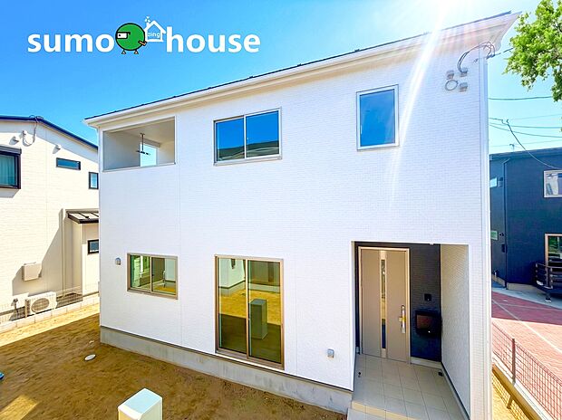 【耐震最高等級&制震装置標準設置のデザイナーズ住宅】建物の劣化の軽減に関する「劣化対策等級3」と、メンテナンスのしやすさを示す「維持管理対策等級3」を取得しています。数十年先まで建物の価値を保ち、次世代まで長く快適に住み継いでいただける高品質な住まい。