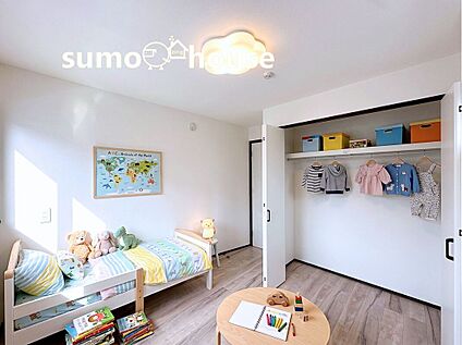 ゆとりある収納スペースを確保した居室