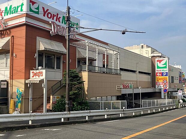 ヨークマート妙蓮寺店(約810m)
