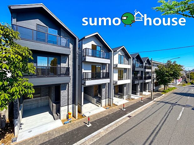 【新築デザイナーズ住宅】深く豊かな緑と爽快な青い空を感じる、まるで杜の中に暮らすような心地よさを存分に堪能いただける邸宅です。最高グレードの設備仕様が標準装備の新築住宅で快適で便利な生活をお送り頂ける一品です。