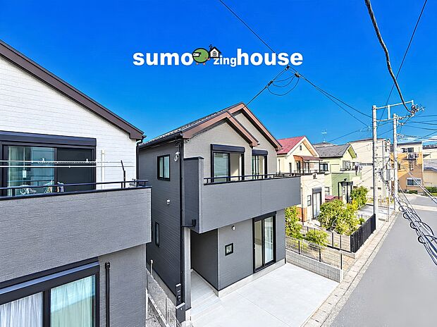 【長期優良&耐震最高等級取得のデザイナーズ住宅】地震に強い耐震等級最高ランクを取得した高い安全性を誇る安心構造の住まいです。長期優良住宅認定物件のため各種税制優遇のメリットを受けられるほか節税効果も期待できて大変家計に優しい設計です。