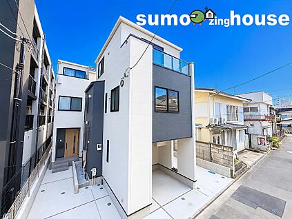 武蔵小杉駅徒歩13分の好立地に建つデザイナーズ住宅！