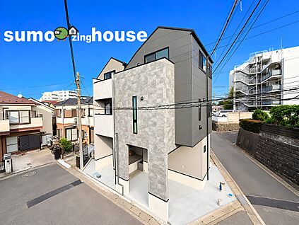 駅徒歩4分の好立地に建つ新築デザイナーズ住宅