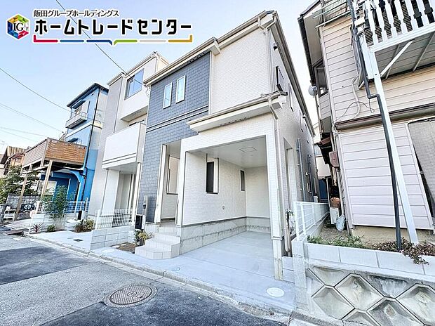 ビルトインガレージ。台風の季節も大切な車を守ることができます。