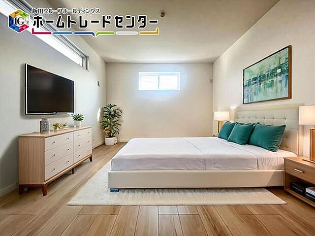 【主寝室】
バーチャルにて家具を配置。大きなベッドも配置できる主寝室には大型クローゼットもしっかり完備し、夫婦のお洋服もしっかり収納できますよ。