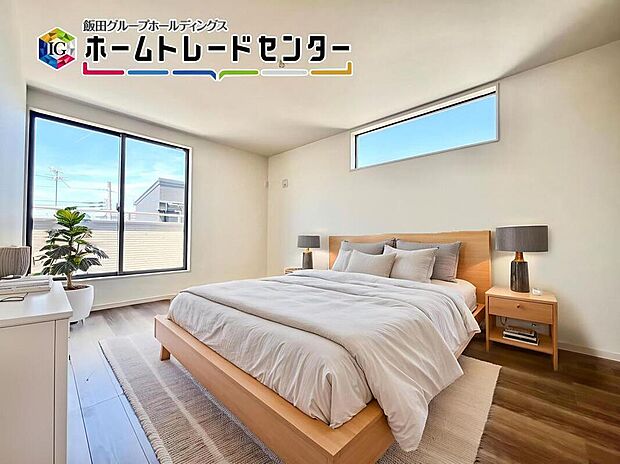 バーチャルにて家具を配置。居室に収納を完備しておりますので、いつでもお部屋をすっきりとお使い頂けそうです。自分好みのインテリアやレイアウトを考えるのも楽しみです。