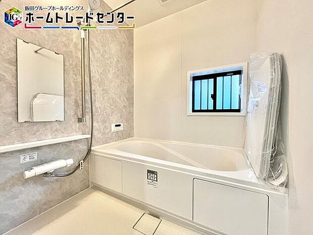 【浴室】1坪タイプの浴室は、足を延ばして入ることのできる浴槽です。もちろん家族で仲良く入浴も可能♪一日の疲れも吹っ飛びますね。