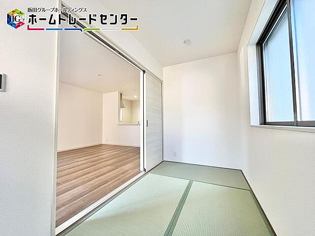 【【和室】】ＬＤＫ横には和室が隣接。ちょっとしたスペースが子供さんのプレイルームにも、ちょっと寝かせてあげるスペースにも♪