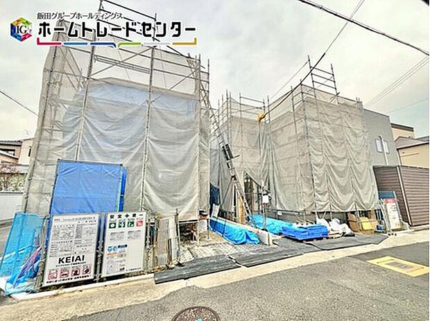 【現地外観写真】戸建のメリットは何といってもゆったり建っていること。車や自転車などおうちから出てすぐに使用可能♪