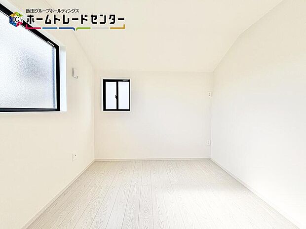 【リビング以外の居室】全居室2面採光で風通しや日当たりをしっかり確保して設計しています。窓を開けて風通しをすることで気持ちがいい毎日が過ごせますよ。