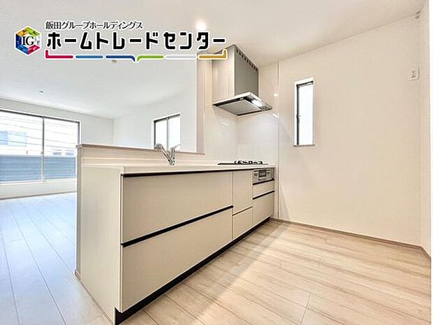 【キッチン】収納力が豊富な大型スライド収納で大きなお鍋も出し入れラクラク♪