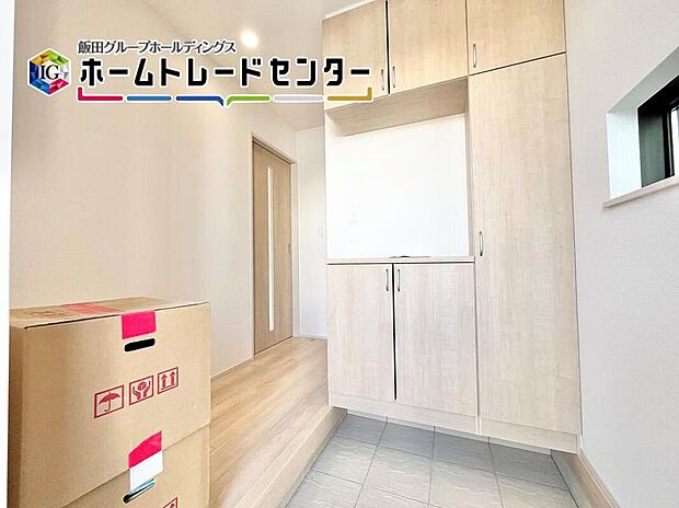 【玄関】玄関のシューズボックスは大容量で4人家族でも安心です!お客様を迎える玄関をいつもスッキリさせられます♪