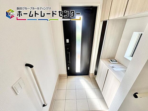 【玄関】玄関のシューズボックスは大容量で4人家族でも安心です!お客様を迎える玄関をいつもスッキリさせられます♪