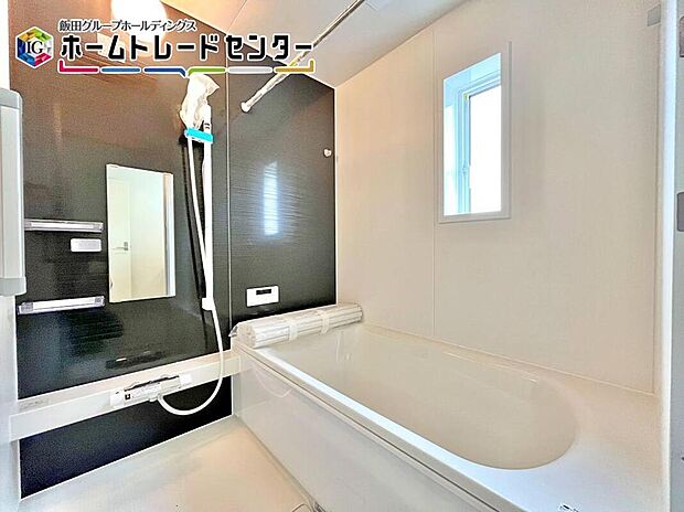 【浴室】1坪タイプの浴室は、足を延ばして入ることのできる浴槽です。もちろん家族で仲良く入浴も可能♪一日の疲れも吹っ飛びますね。