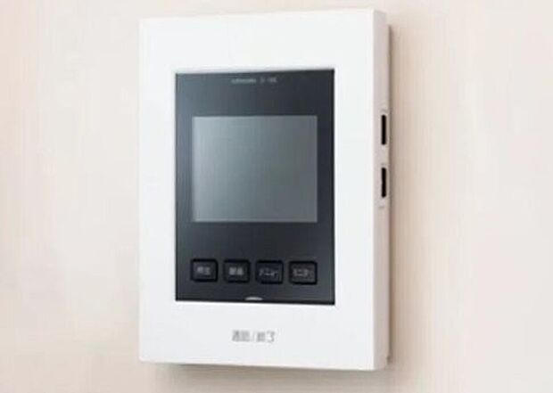 【ＴＶモニタ付インターホン 】シンプルで使いやすいインターホン。録画機能付きで、自動録画のほか、手動録画もできます。不在時の来客確認にも便利です。受話/呼出音量の調整、明るさ調整が可能。また、来訪者をズーム機能でズームアップして確認できます。