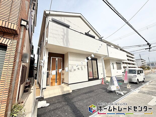 【現地外観写真】戸建のメリットは何といってもゆったり建っていること。車や自転車などおうちから出てすぐに使用可能♪