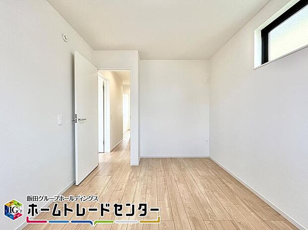 【リビング以外の居室】全居室２面採光で風通しや日当たりをしっかり確保して設計しています。窓を開けて風通しをすることで気持ちがいい毎日が過ごせますよ。