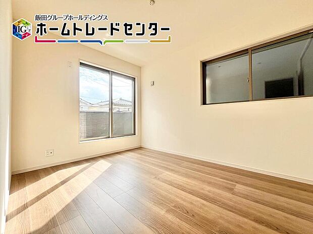 【リビング以外の居室】各室収納を完備して、タンス要らず♪マンションや賃貸と違って戸建は何といっても収納が多いのがメリット。