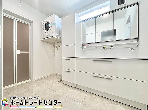 【洗面台・洗面所】乾太くんが標準装備されています！！
洗濯物干しが最小限になり時短になります。