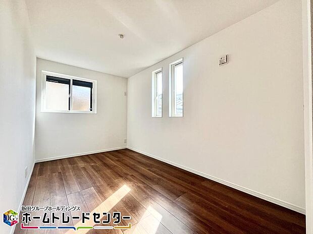 【リビング以外の居室】全居室２面採光で風通しや日当たりをしっかり確保して設計しています。窓を開けて風通しをすることで気持ちがいい毎日が過ごせますよ