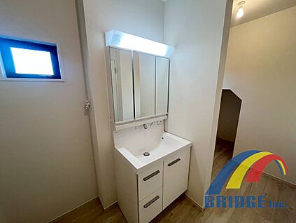 三面鏡独立洗面台