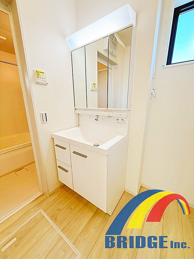 【三面鏡独立洗面台】※同社同等施工例