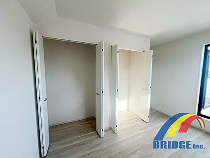 主寝室大容量収納