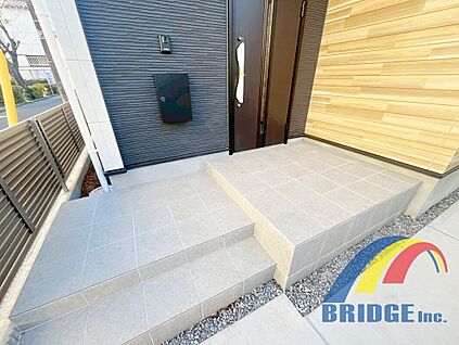 玄関アプローチ