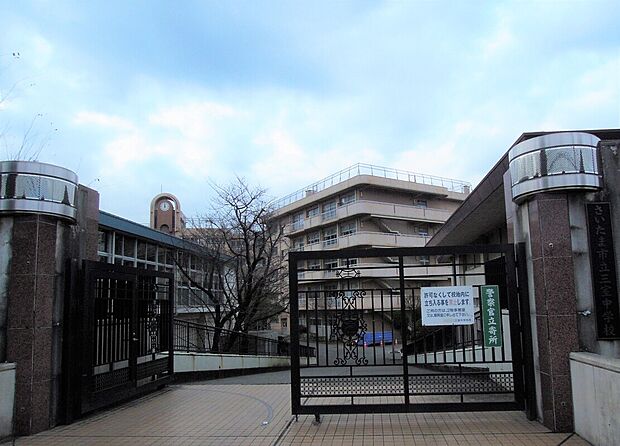 三室中学校(約1,300m)