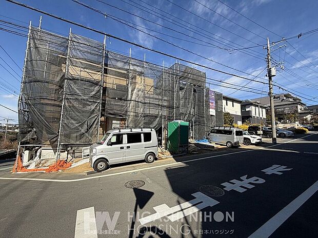 東急田園都市線「たまプラーザ」駅徒歩14分。渋谷方面へスムーズにアクセス可能。緑と調和した落ち着きのある住環境です。新規分譲住宅全4棟が誕生します。