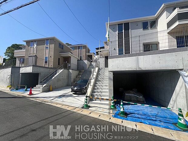 【類似外観同仕様写真】同ハウスメーカー施工例のため構造、階数、仕様は同一ですが、窓・ドア・バルコニー等の位置や形状、外壁・屋根等の色は実物と異なる場合があります。