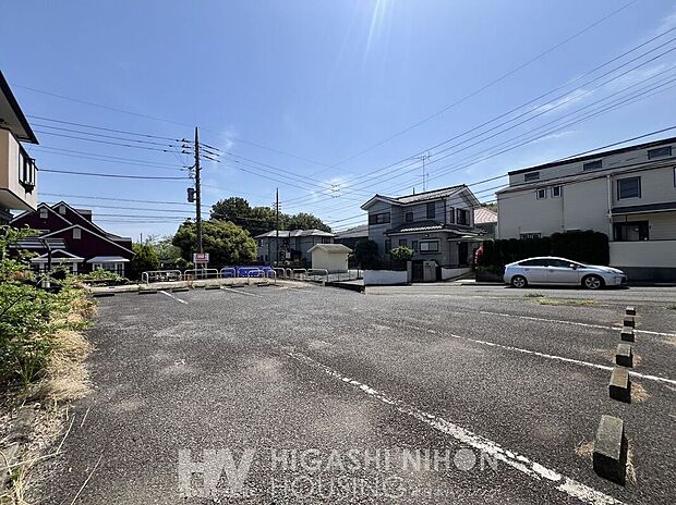 周囲は、景観や安全に特に配慮された第一種低層住居専用地域。閑静で美しい街並みが広がります。緑の潤いも感じられ、思わず深呼吸したくなる清々しい空を感じることができます。