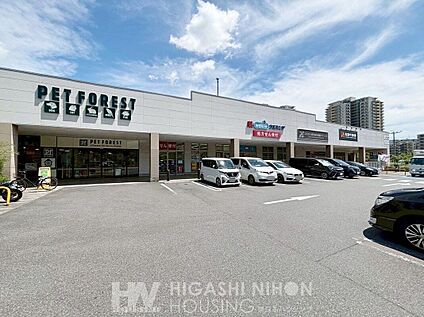 ウエルシア稲城若葉台アクロスプラザ店 850m